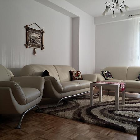 Apartment Gashi Pristina Buitenkant foto