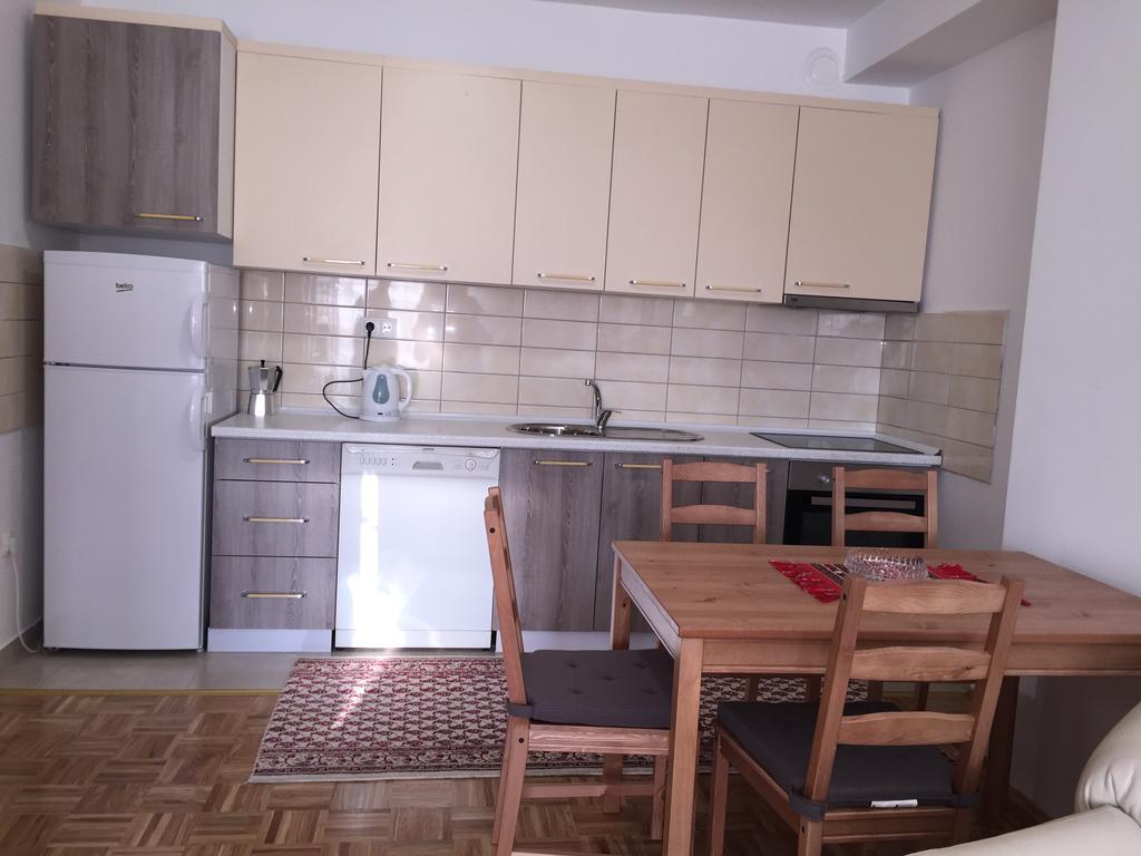 Apartment Gashi Pristina Buitenkant foto